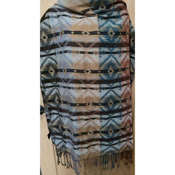 Daytrip Aztec Print Scarf With Fringe Design - Multicolor tribal nature - Picture 5 of 6